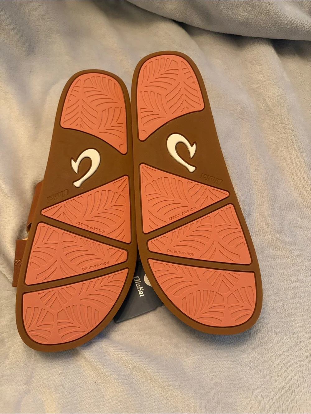 OluKai smooth cognac